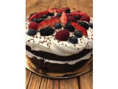 Inneholder melkeprotein Vegan sjokoladekake Biter: 8 Fyll: Vegansk sjokoladekake med bær