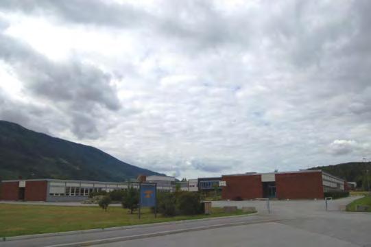 Ringebu ungdomsskole Kategori: Funksjonsblandede og andre bebygde områder Ringebu ungdomsskole ligger i Vålebru,