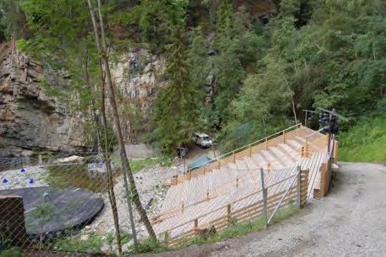 I tillegg er vegen ned til området stengt for alminnelig trafikk. Verdivurdering Strandsonen langs Lågen er et attraktivt turmål for bading og fiske selv om antall brukere er moderat.