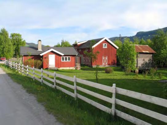 Miljøer med nær tilknytting til vegen utenom Vålebru og Skjeggestad, og med registrert (SEFRAK) bebyggelse, er Solstad, like ved Skjeggestad og Aaseth og Framstad like sør for Vålebru.