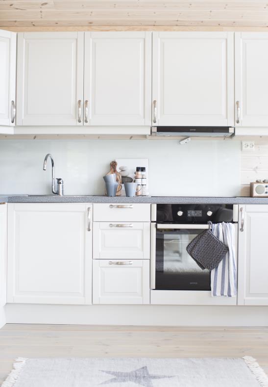 Kjøkkenløsningen er klargjort for innebygde hvitevarer. Hvitevarepakke er inkludert.