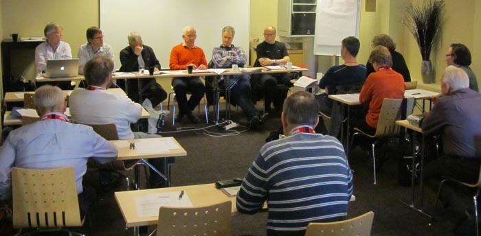 Dag fire av Landskonfreransen - Årsmøtet i NAFF Årsmøtet ble stødig ledet av Henry Sundsetvik og gikk rolig og greit for seg.