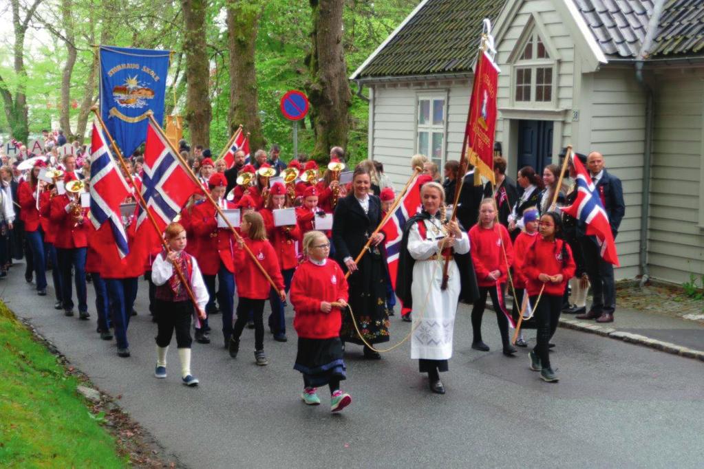 Kampen skole Flaggheising og nasjonalsang v/korpset i skolegården, kl. 08.00. Korpset marsjerer og spiller i nærmiljøet umiddelbart etter flaggheising. Etter barnetoget arrangerer FAU og korpset 17.