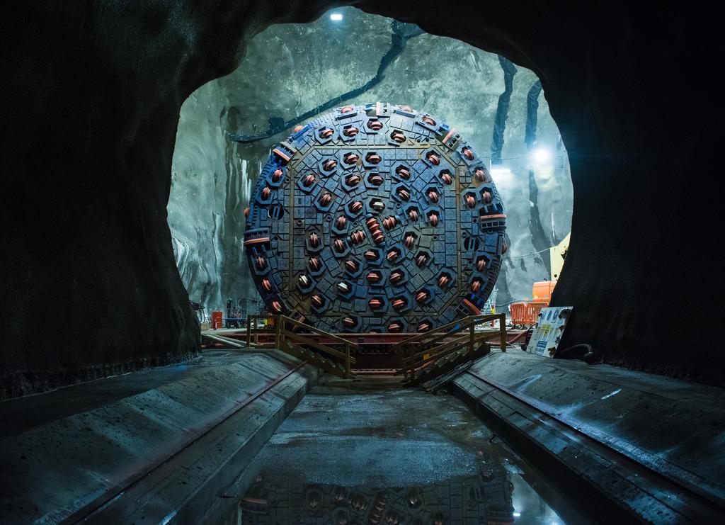 10 11 Tunnelfabrikker Teknologiutvikling Fra 1970 til 1990-tallet var den norske tunnel bransjen blant de ledende i verden når det gjaldt bruk av tunnelboremaskiner i hardt fjell.