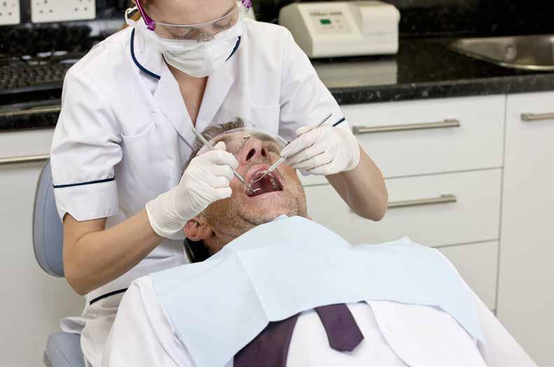 DE STØRSTE HELSEPERSONELL- GRUPPENE Tannleger For de to helsepersonellgruppene tannlegespesialister og øvrige tannleger, er det totalt 2018 vedtak om medhold eller avslag.