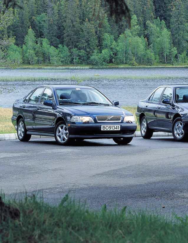 Volvo S40 møter Audi A4 og Peugeot 406 Kampen om mellom k - Del II - Med S40 og V40 har Volvo ambisjoner om å gjøre seg bemerket i mellomklassen.