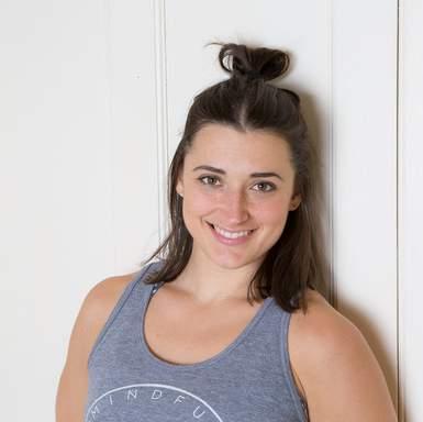 KATHRYN BRUNI - YOUNG (CANADA) Kathryn er grunnleggeren av Mindful Strength, internasjonal lærer og en kreativ tenker innen yoga og bevegelse.
