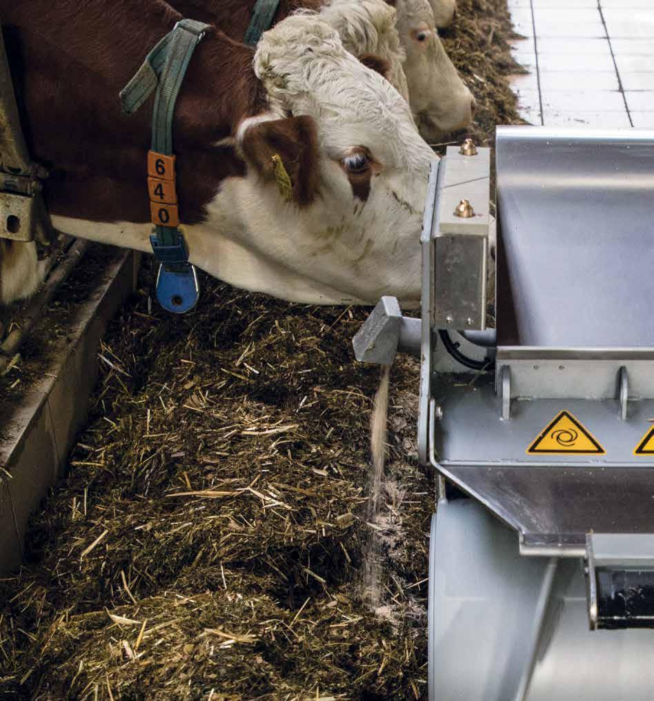 ///////// MER MELK DeLaval OptiDuo blander fôret før den skyver det inn til fôrbrettet. Den unike utførelsen av vår roterende skrue gjør at fôret blir skånsomt flyttet nærmere dyra.