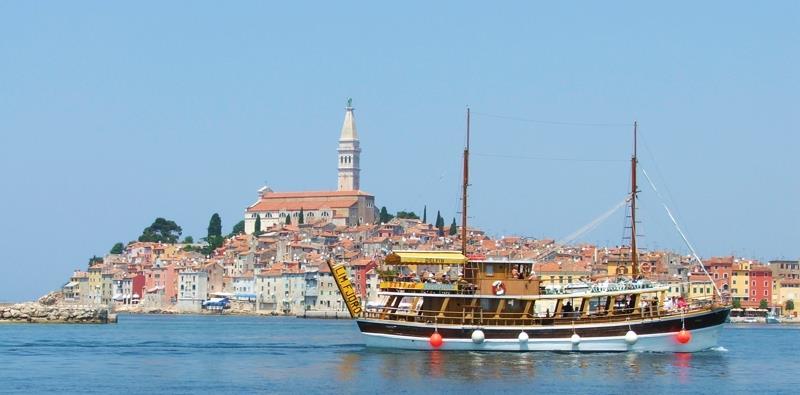 DAG 7 VRSAR - POREC (F, L, M) Etter frokost blir det båttur fra Rovinj til fiskelandsbyen Vrsar, som ligger like nord for Limfjorden. Her går vi i land og begynner dagens vandring.