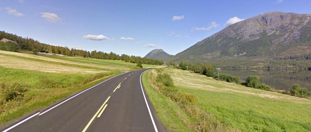 250 ved Mjåvatnet, sett mot nord-øst. Foto fra Google Street View.