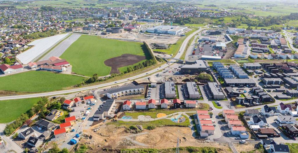 Idrettsanlegg Klepp sentrum Kleppeloen Jærhagen Legesenter Matbutikk Barnehage B7 Storrvegen BO GODT I TOPP MODERNE ENEBOLIG I FAMILIEVENNLIG NABOLAG På tide å få en større, mer moderne og bedre