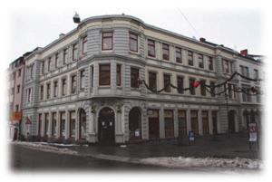 11. Rådhusgt. 1- Augustingården 13. Sentraltannklinikk ved sykehuset Telemark. I 2001 ble denne eiendommen kjøpt fra Skien kommune. Bygget er oppført i 1895 og ombygd senest i 1991. Bygget er på ca.