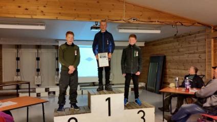 I finalen skaut han seg opp til 2. plass. Joakim Grimestad Krone skaut til 245 poeng og 3. plass innledende i rekrutt. Etter finaleskytingene var slutt, var han fortsatt nr 3.