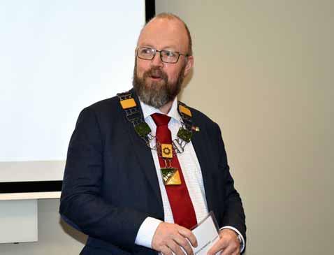 Åpning av NM-finalen i bridge Ordfører i Rana kommune, Geir Waage, holdt tale til årets NM-finalister før alvore braket løs. Foto: Geir Gisnås Kjære alle sammen!