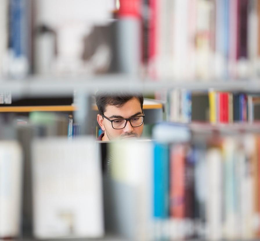 Organisering og leiing av forsking Prodekan for forsking i tett samarbeid med instituttleiarar, fagseksjonsleiarar, senterleiarar forskingsgruppeleiarar m.