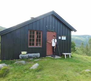 Denne ligger 35 m unna hovedhytta. Begge har utsikt til Sørre Dyttholknatten og Ørneflag. Lengre unna ser du Hestehøgda og Seterknatten i Vassfaret og, i nordlig retning, mye av Hedalsbygda.