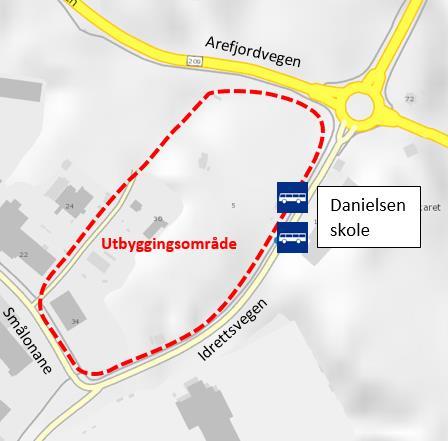 2.4 Dagens kollektivtilbud Busstoppet «Danielsen skole» ligger i umiddelbar nærhet til utbyggingsområdet langs Idrettsvegen.