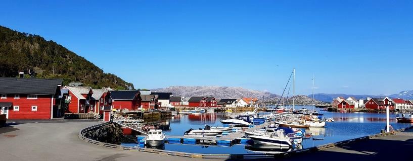 18 personer tok turen til Kalvåg i strålende sommervær.