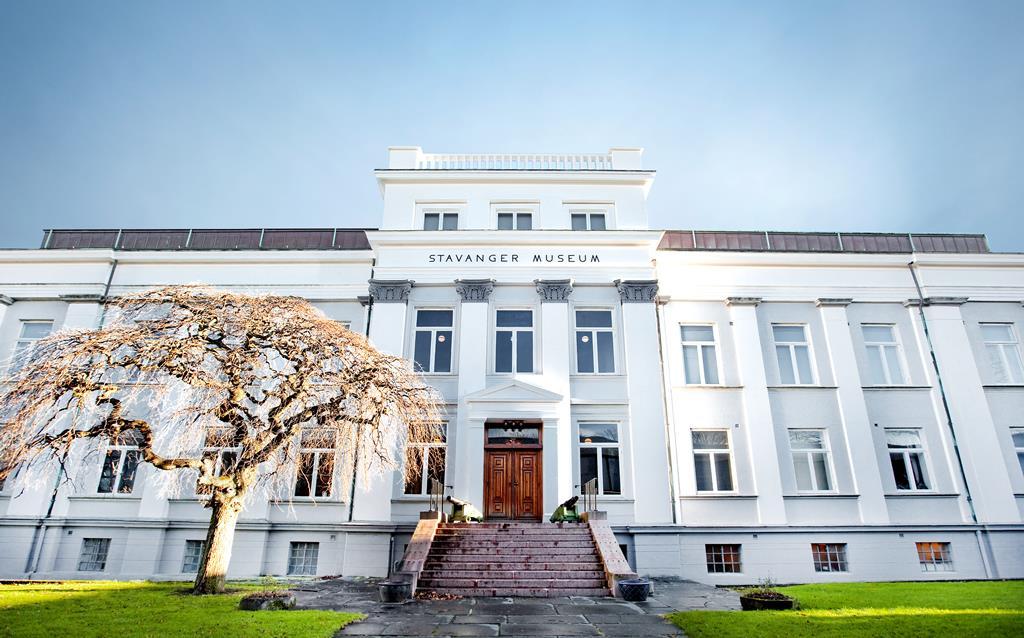 MAI 2018 - STAVANGER MUSEUM KULTURHISTORIE I mai tar vi dere imot i den nye utstillingen på Byloftet på Stavanger museum. Her skal vi se på noen gamle ting som museet har samlet gjennom mange år.