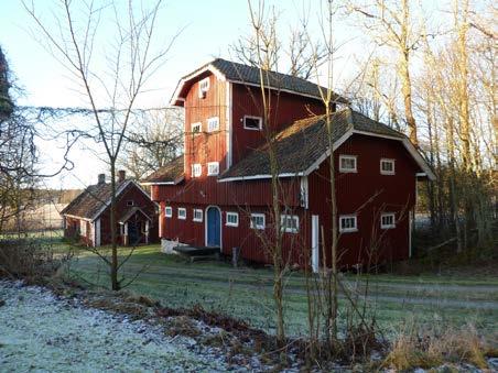 Pilegrimsleden gjennom Halden. Kommentarer, bilder til kartblad 14. 1. Åsekjær gård. Den nederste bygningen på bildet er en av de eldste bygningene i Berg.