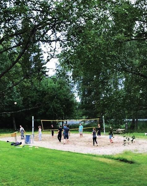 Volleyballbanen ligger flott til på Dikemark og på forsommeren ble det gjort en god dugnadsjobb.