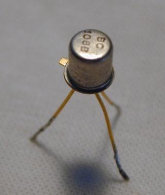 1950: William Shockley 1 transistor på en brikke Oppgaven: Elektronisk