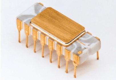 1970: Mikroprosessoren 2300 transistorer på en brikke Oppgaven: Utvikle en elektronisk skrivemaskin Hva det ble: