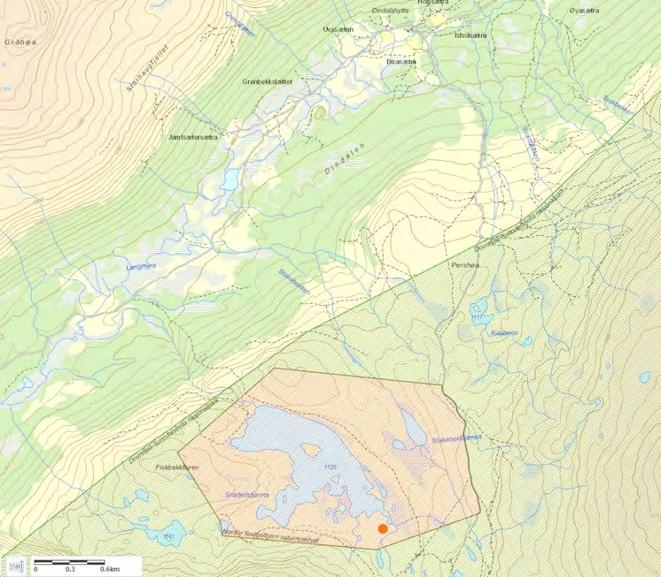 Hytta er i flg målsatte tegninger i søknad på 18,6 m 2, hun søker om å bygge på hytta 2 meter i lengden dvs. 10,6 m 2 totalt areal etter utvidelse 29,2 m 2.