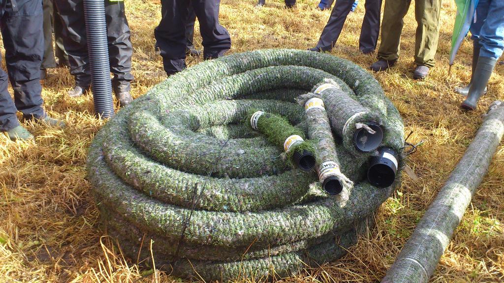 Nedgravne grøfter Grøfterøyr(sugegrøfter) Vi tilrår dobbeltvegga røyr, ikkje kveil. Mest vanleg er DV 110 mm. I fastmark med god botn kan DV 75 mm brukast.