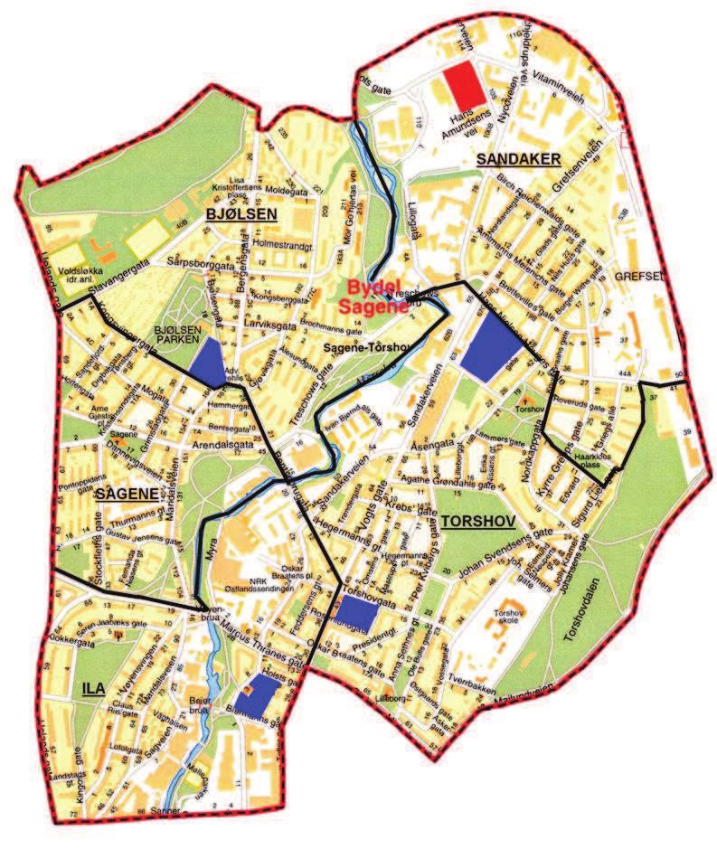 Kartet til venstre viser bydelen med dens politiske grenser inntegnet i svart. Den nye skoletomta er inntegnet i rødt og bydelens fire andre skoler er inntegnet i blått.