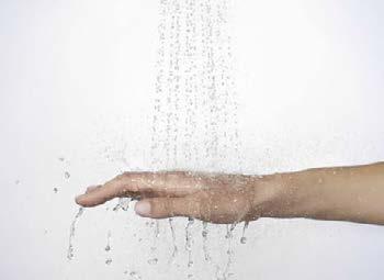 Spruter lite Siden PowderRain spruter mye mindre, blir det også mindre rengjøringsarbeid i dusjområdet, en stor fordel særlig ved åpne dusjer.