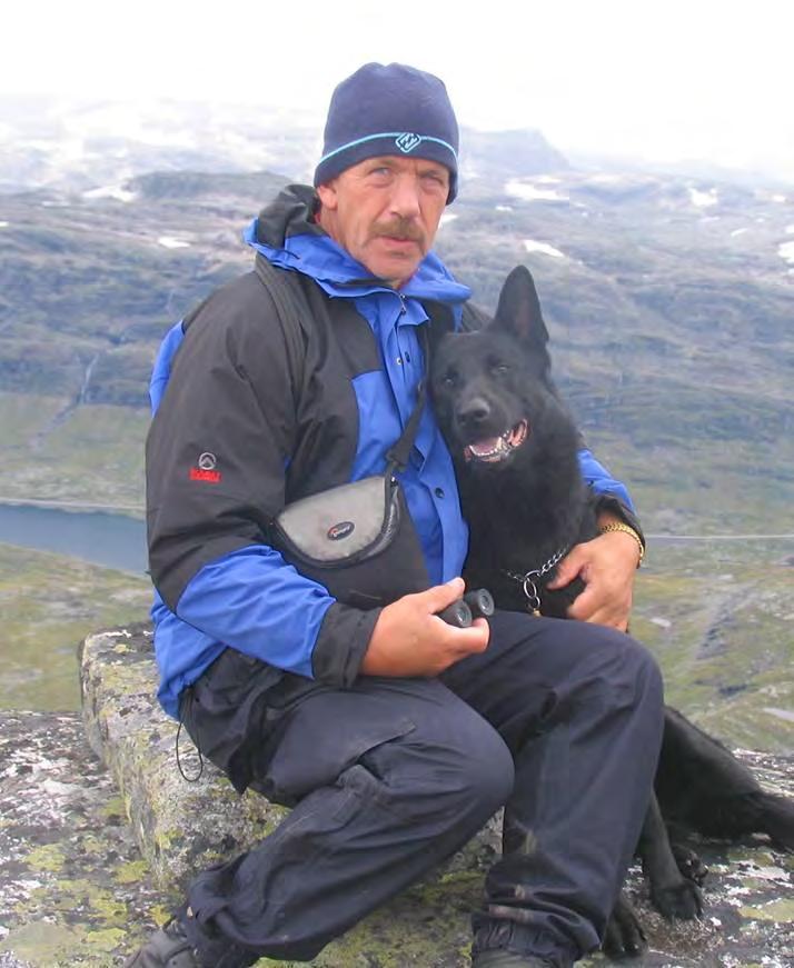 Forelesere Kittil Haugen: Kittil har jobbet som hundefører i politiet i 34 år, og i løpet av disse årene har hanhatt 5 godkjente patruljehunder.