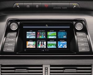 ** Detaljert informasjon er tilgjengelig på Apple.co/ios/CarPlay og Android.com/Auto.