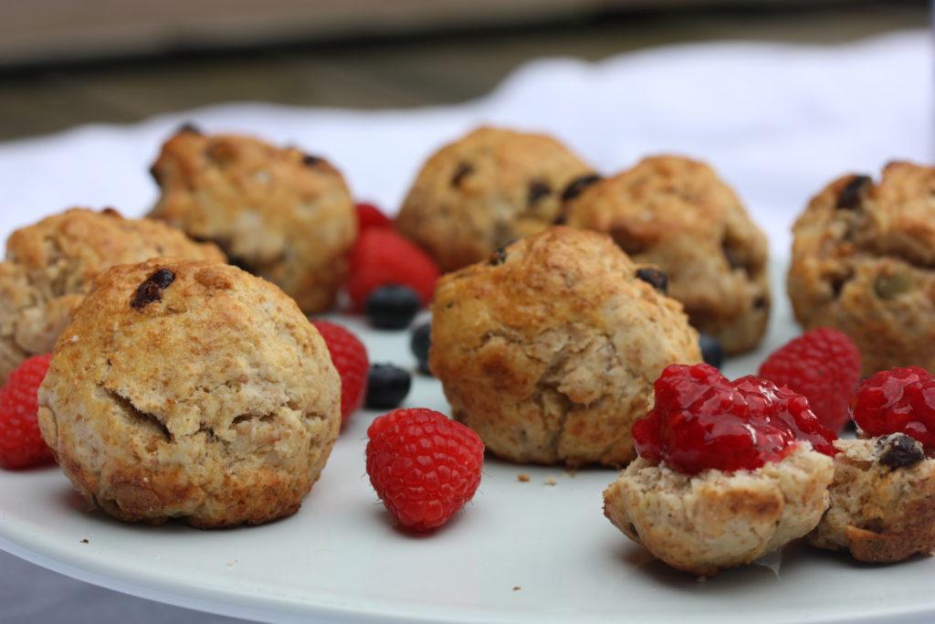 Grove, sukkerfrie müsliscones ANNONSE Hverdagsmat? Hva er egentlig hverdagsmat? Jo! Det er den enkle og raske middagen du serverer før barna fyker på trening.