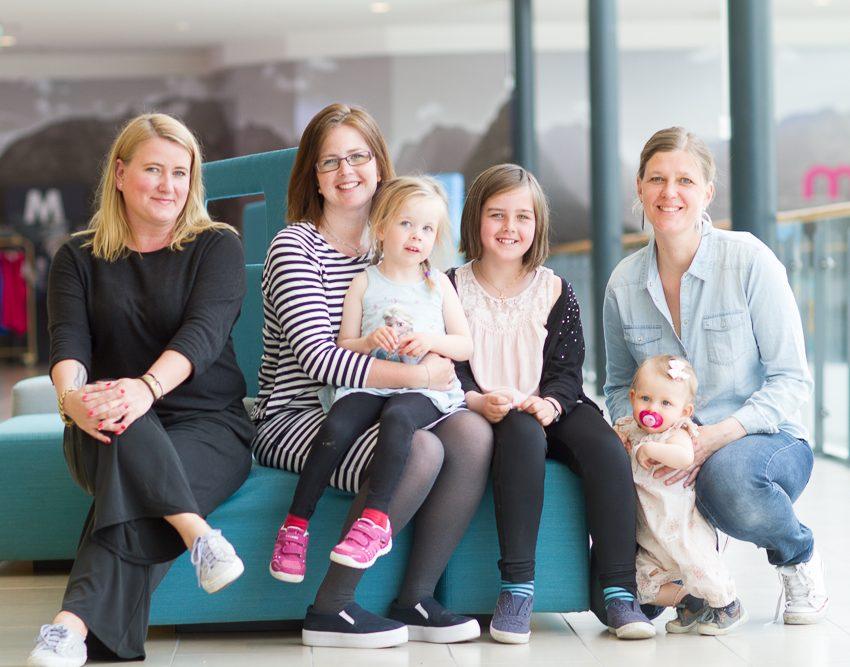Fra venstre: Helle fra Helles Kitchen, Nina fra Idebank for småbarnsforeldre (med sine to døtre) og Iben og meg.