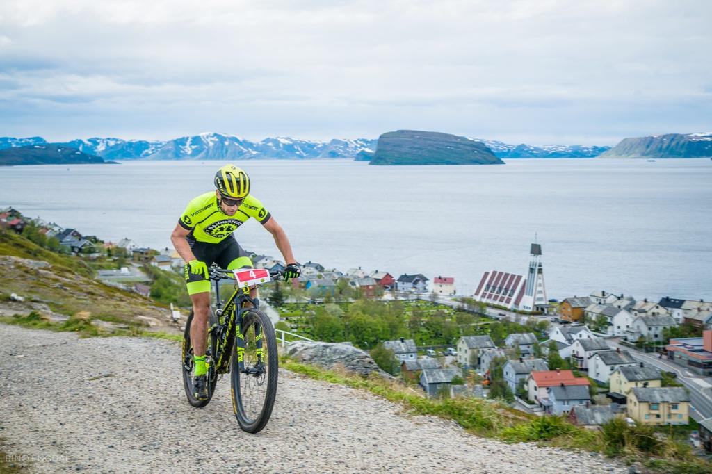 5 Grenseløs sykkelglede Sommersykkelsirkus Den sjette utgaven av verdens nordligste sykkelritt arrangeres i år i Finnmark fra 16. til 19. august.