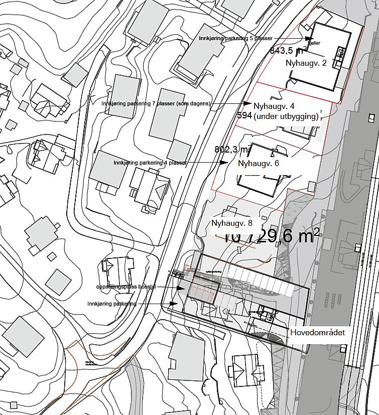 Figur 6 Tomtenes beliggenhet og deres adkomster Tomt Areal [m 2 ] Boenheter P-plasser Hovedområdet 13 680 198 82 Nyhaugveien 2 890 11 5 Nyhaugveien 6 660 11 4 Nyhaugveien 8 380 2 2 Sum 15 600 222 93