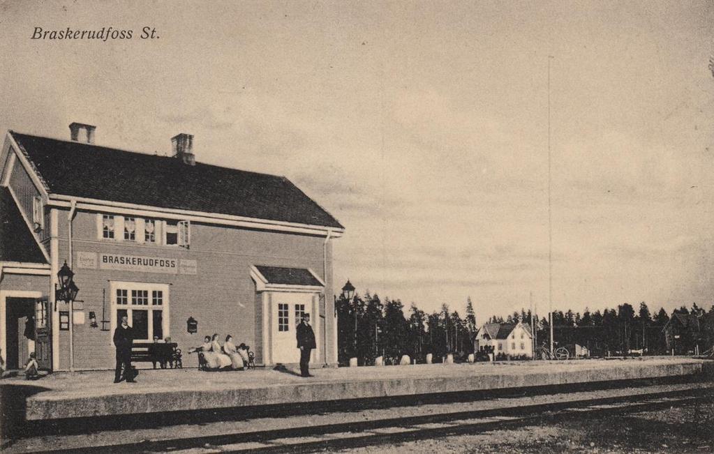 Mye av produksjonen i den første perioden er knyttet til jernbanestasjoner.