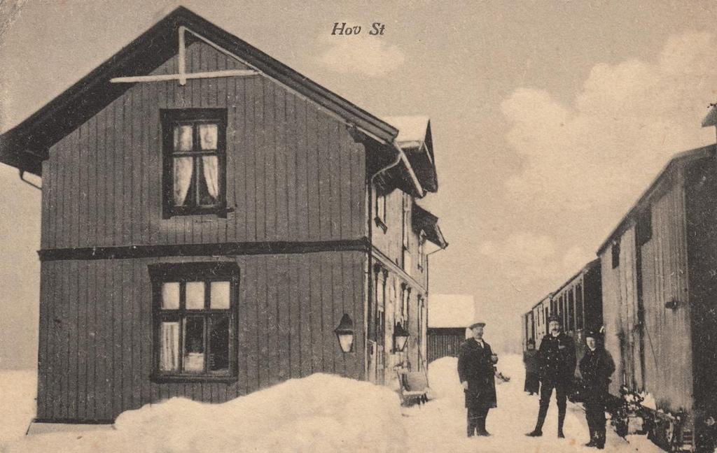 Normann fotograferte hele året, slik at det finnes både sommer- og vinterbilder.