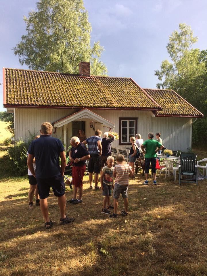 Mange års beiting med Hereford og sau har etterlatt seg et meget vakkert kyst og kulturlandskap. Et faglig godt og vellykket Hereford treff ble avsluttet med lunsj under epletrærne på Søndre Årø.