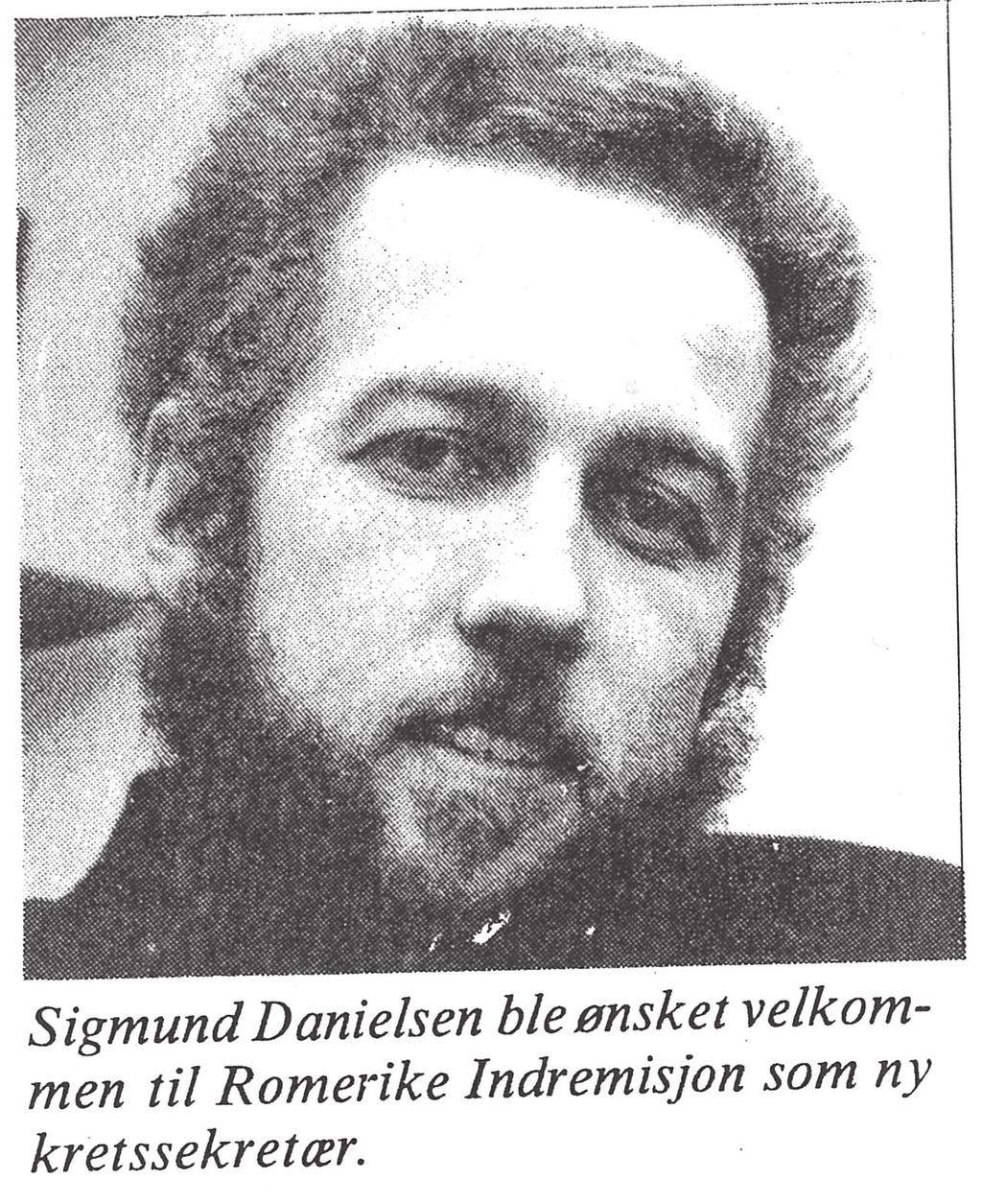 PORTRETT 45 år i tjeneste; UNDER GUDS NÅDE Sigmund Danielsen har sin siste arbeidsdag i region Øst, det må jo garantert være en del løse tråder på en slik dag, etter 45år i jobb, tenker jeg.