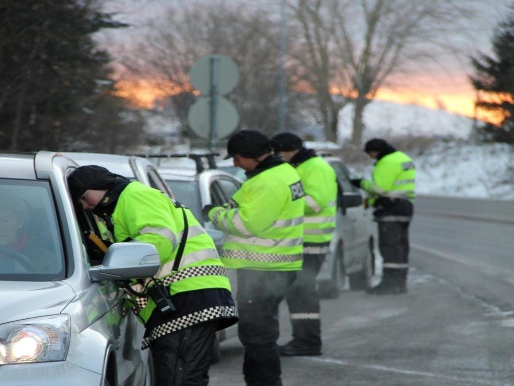 POLITITJENSTE PÅ VEI VÅRT OPPDRAG Avskrekking og avdekking NORWEGIAN NATIONAL MOBILE POLICE SERVICE Påvirkning av