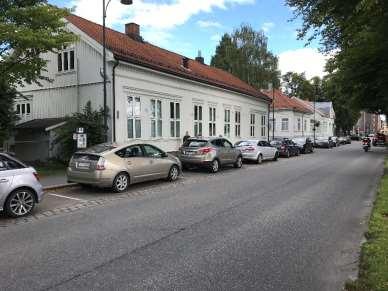 Forslag: Beholde antall parkeringsplasser omtrent på dagens nivå selv om befolkningen øker Hvorfor?