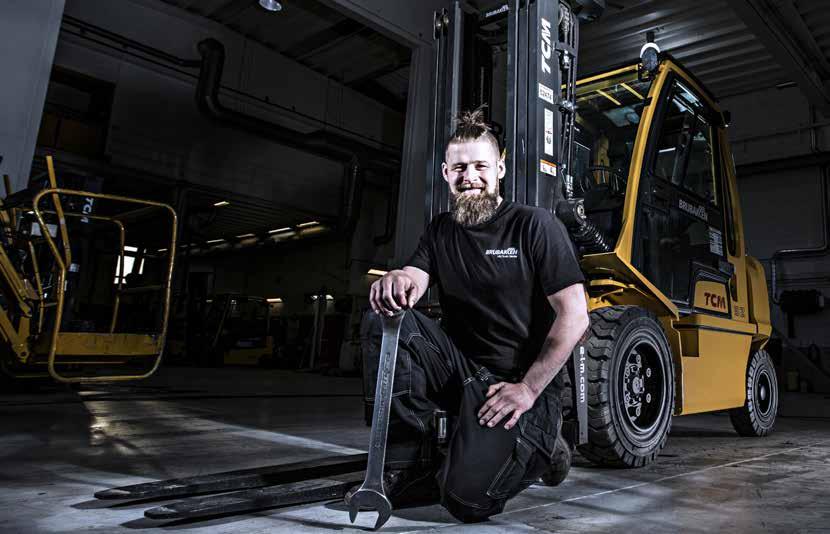 BRUBAKKEN AS DIN TOTALLEVERANDØR INNEN TRUCK, ANLEGGSMASKINER OG LIFTER Brubakken AS ble etablert i 1956 som forhandler og utleier av trucker.