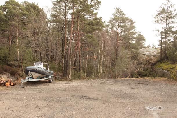 Bilde 85 og 86 (8287-88) I enden av veien i boligområdet på toppen av