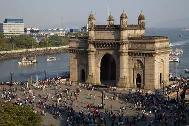 Gateway of India ligger sentralt i Mumbai havn, like ved Taj Mahal