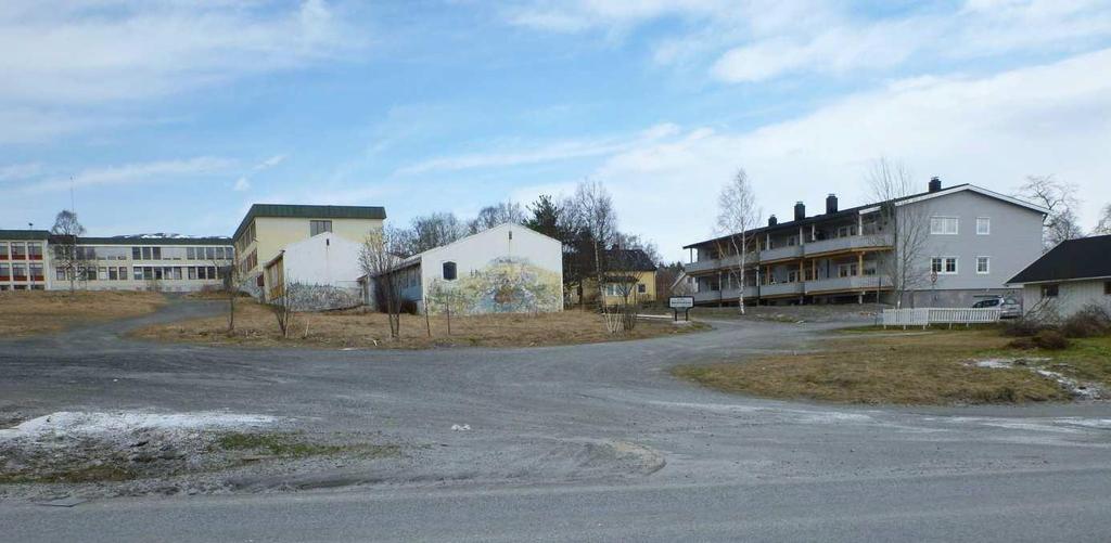 Avkjørsel 1 (Sentralbakken) og naboeiendom sett mot nord. 4.3.4 NVE, 27.11.2012 I hht. NGUs løsmassekart består området av tykk havavsetning, noe som kan være indikasjon på ustabile grunnforhold.