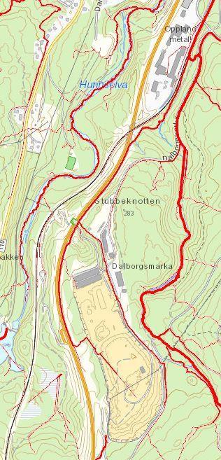 Det er ikke registrert noen fare for skred i området. Figur 10 Kartet til venstre viser flomveier ved åpne stikkrenner i planområdet.