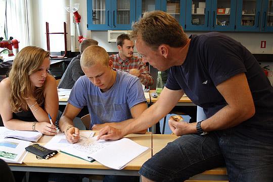 TILBUDET VED SKOLEN Idrettsfag: med tyngde på nordiske grener: ski, hopp, kombinert, skiskyting mm.