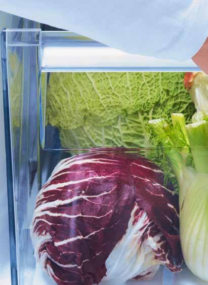 Kjøleskap og frysere IKEAs kjøleskap og frysere er fullpakket med smarte funksjoner og tilbehør som hjelper deg å holde maten frisk lenger.